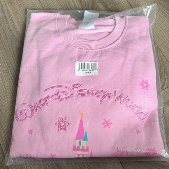 Disney Tops - Walt Disney World Christmas Crew neck